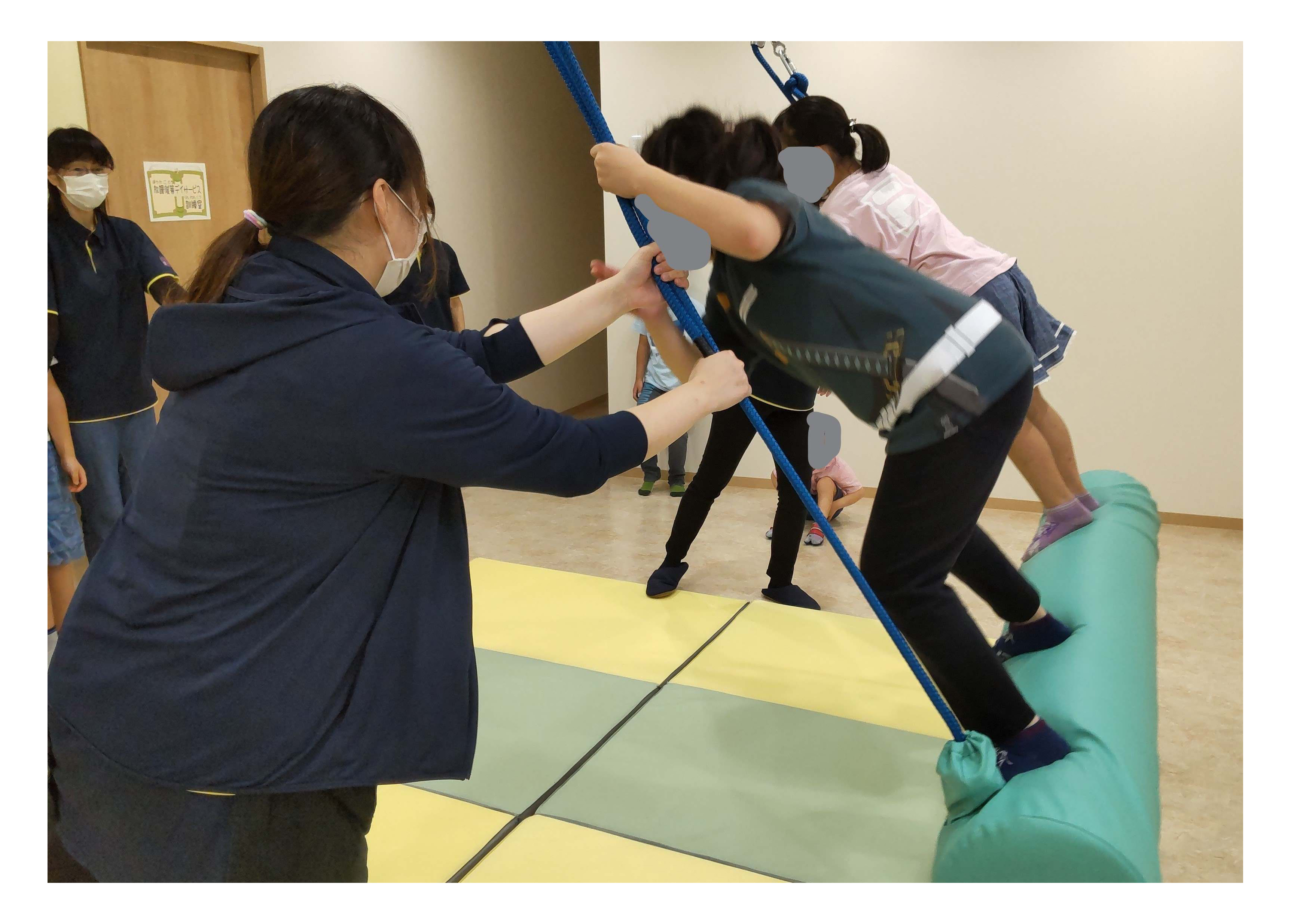 療育遊具による　感覚統合（集団）<br/>